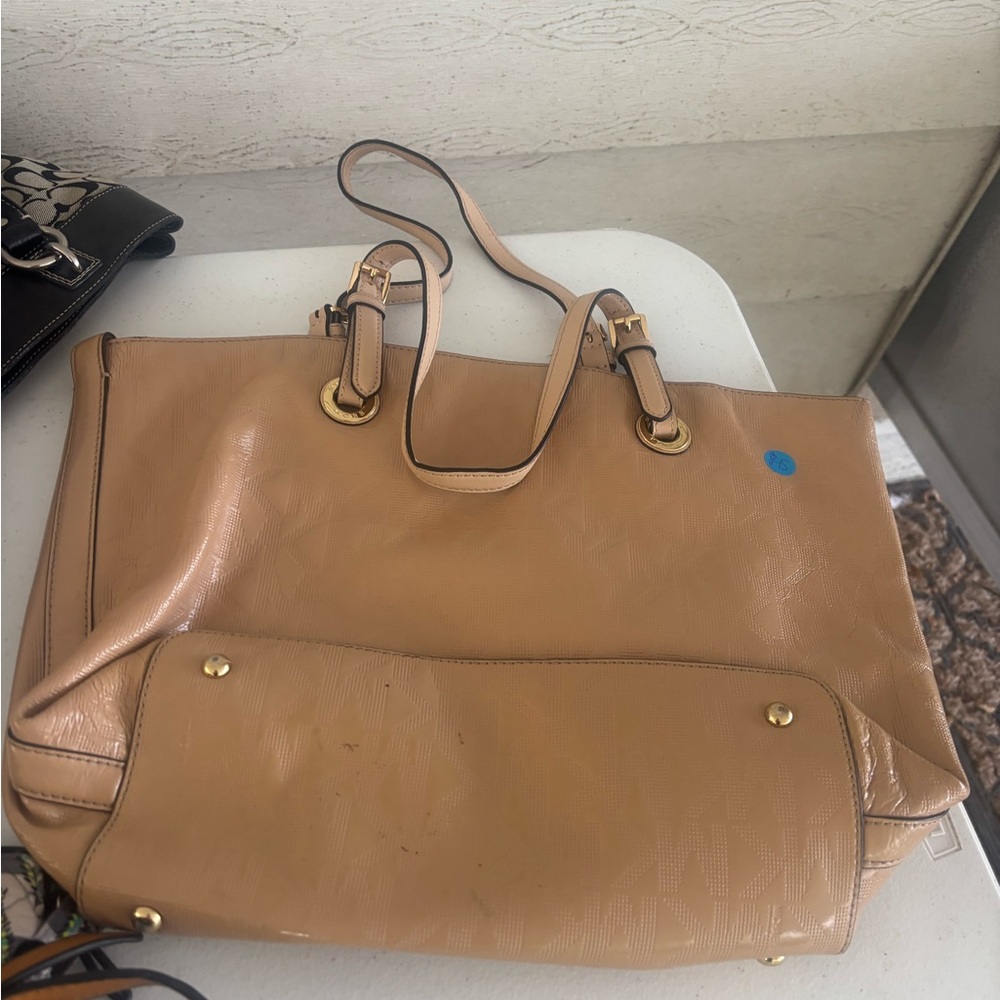 Elegant Tan Leather Tote Bag